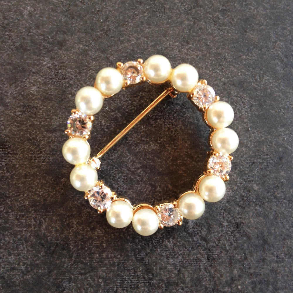 Vintage Fancy Gold Tone Circle pin